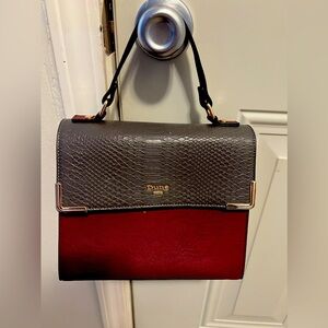 Handbag nice with the grey and burgundy